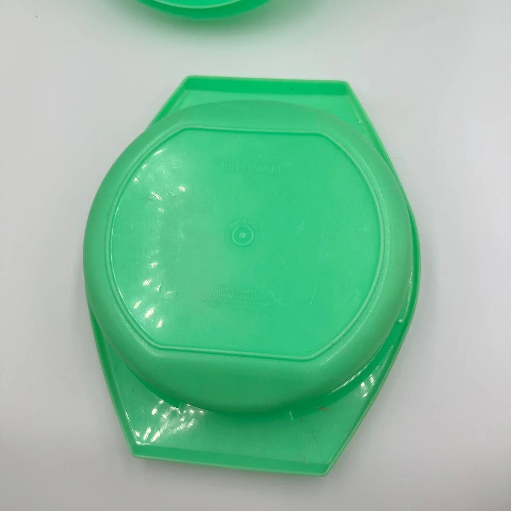 Tupperware vintage microwave